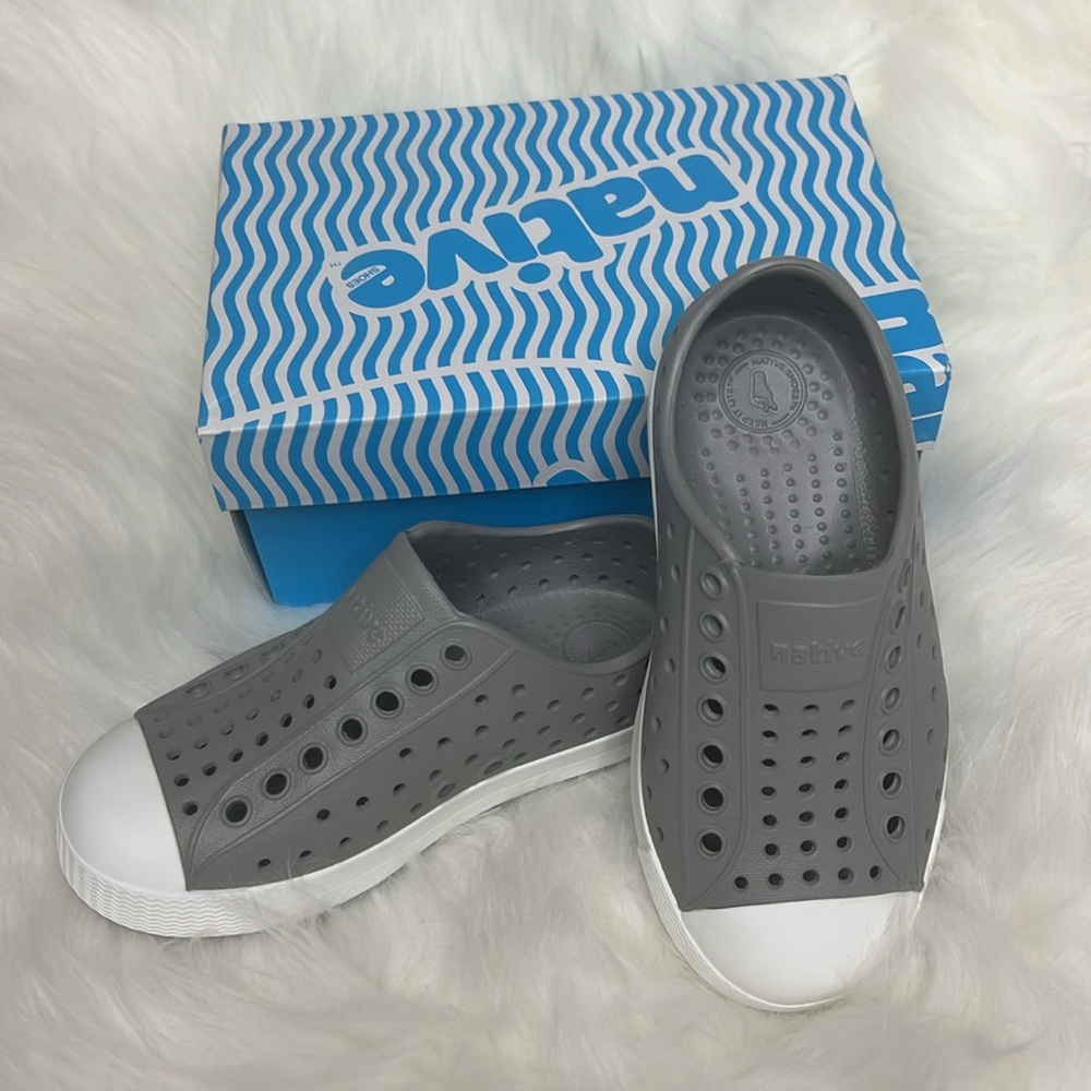NWT Native Shoes Jefferson C9 Pigeon Gray Shell White